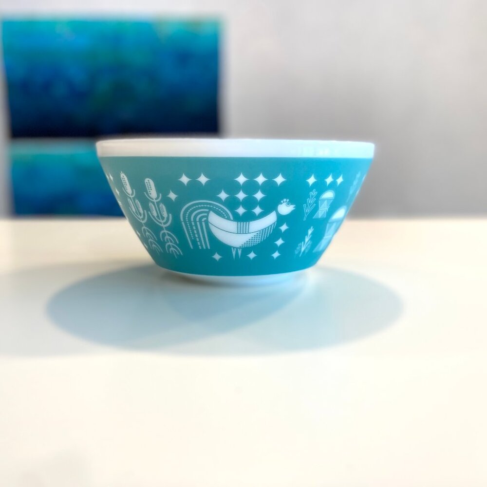 Vintage Charm Set of Mixing Bowls, by Corelle, Discontinued - Picture 2 of 8